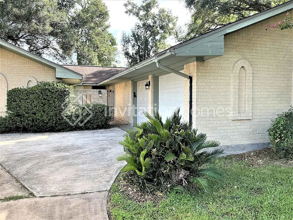 1908 Sunset Ct N