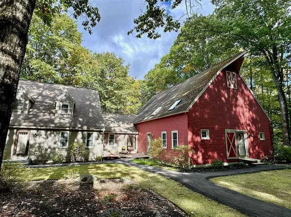 40 Balmoral Drive, Stratham, NH 03885