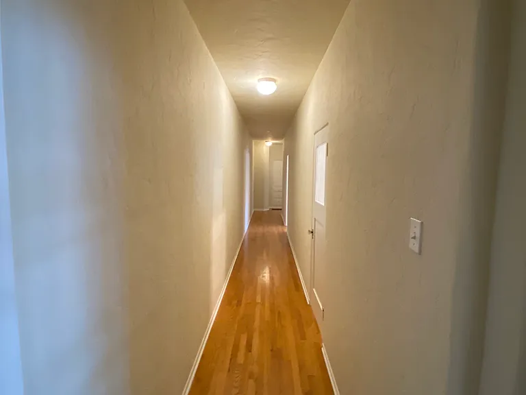 EXTRA-LONG HALLWAY