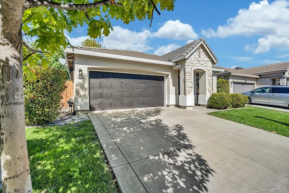 1719 Daggett Way photo 1