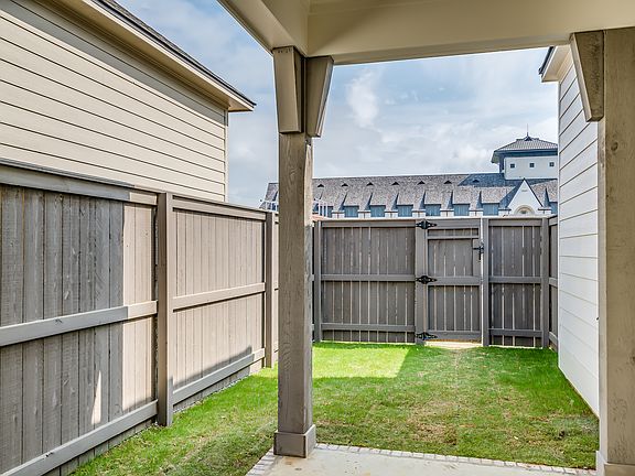 5th image of 7625 Wigmore St