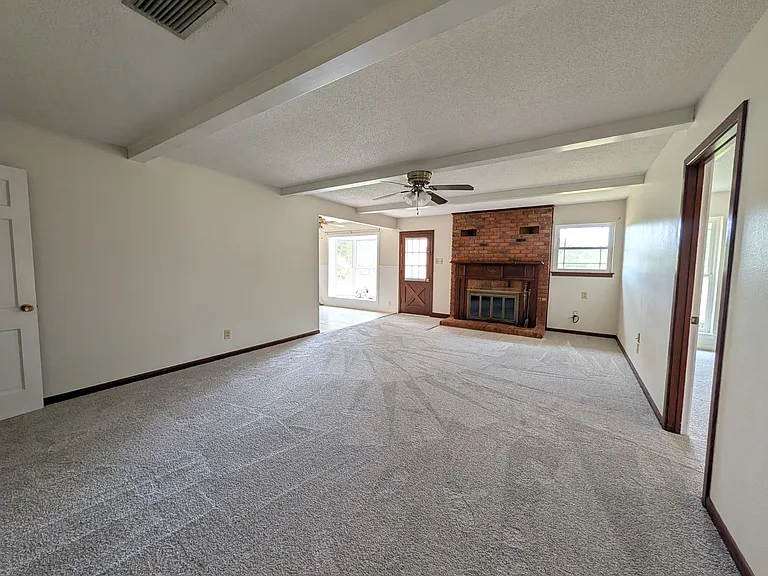 635 Summit Dr — Photo 13