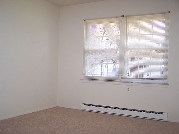5th image of 986 Aberdeen Drive #B