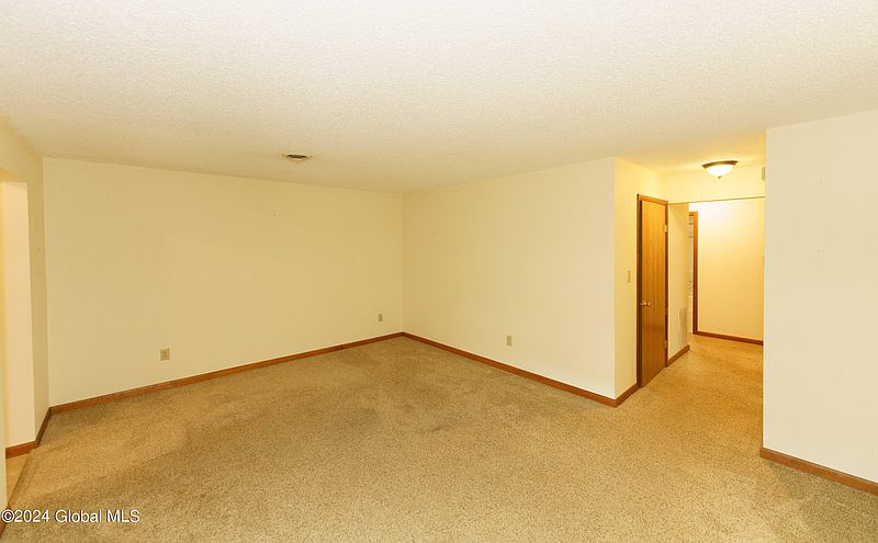 4th image of 204 Cambridge Manor Drive
