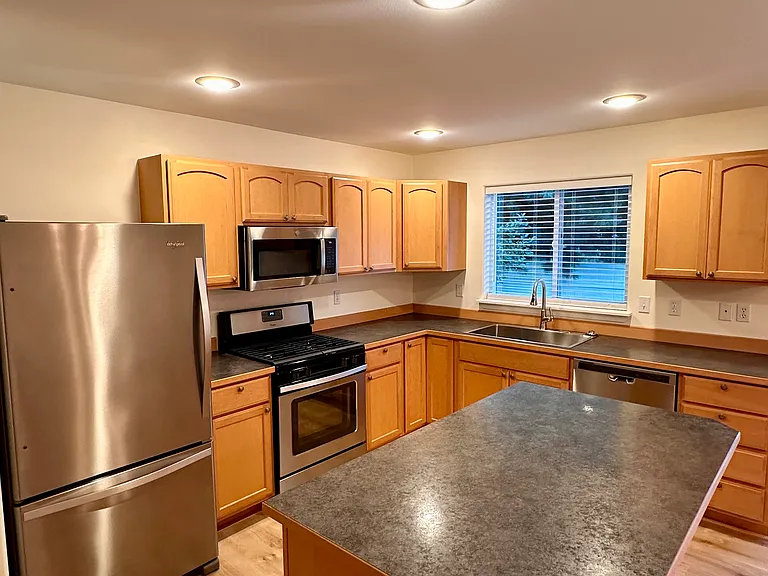 414 Louis Ln — Photo 9
