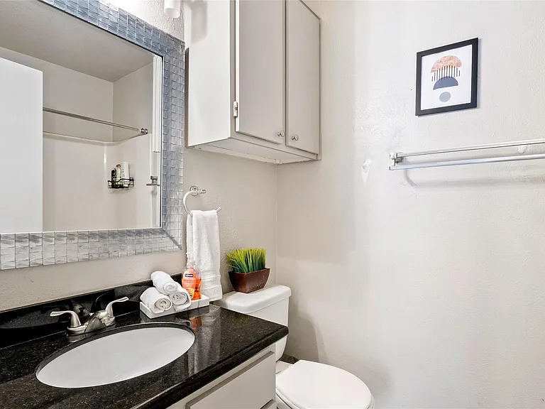 7203 Barnsdale Way — Photo 15