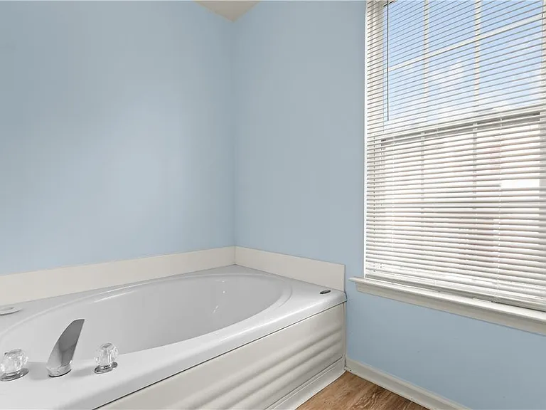 8100 Cross Creek Cir — Photo 27