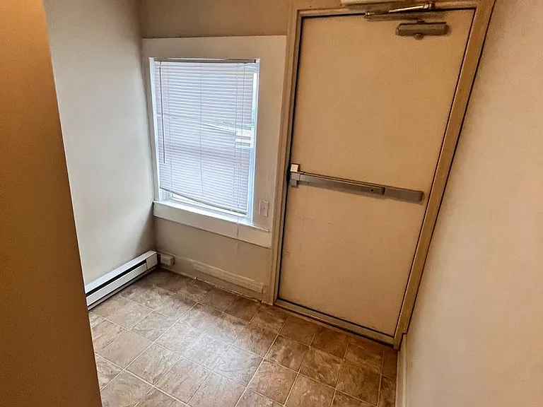 321 Vine St — Photo 36