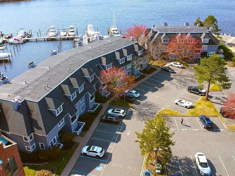 210 Spinnakers Cv — Photo 42