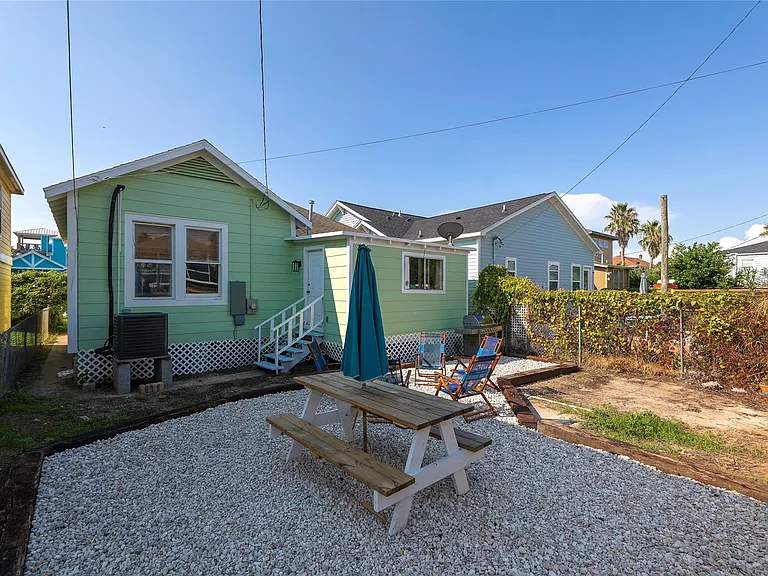 2912 Avenue R — Photo 31