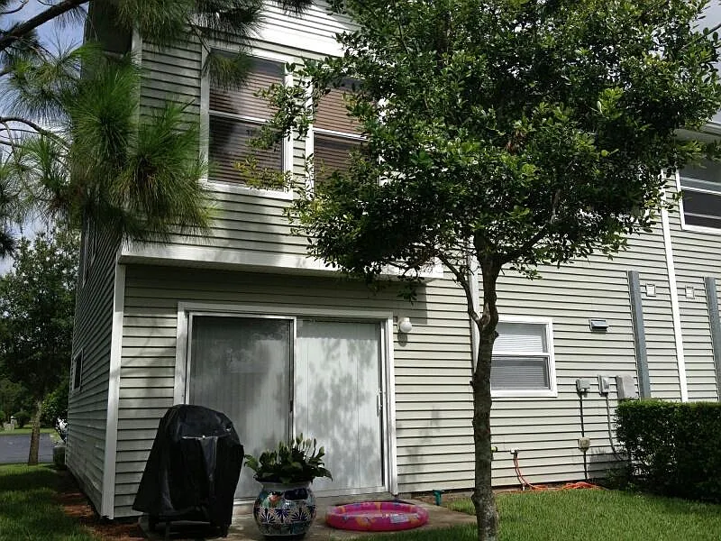 2 bed, 1.5 bath, 1300 sqft, $2,249 — Photo 2