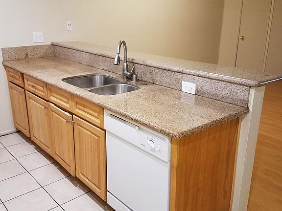 3rd image of 607 W Broadway APT 106