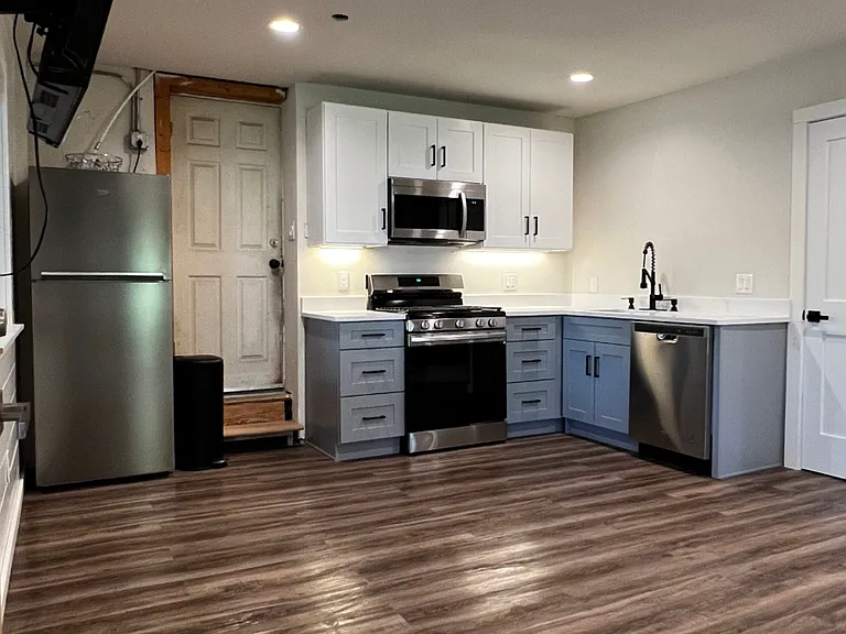 1401 Ames St #B — Photo 5