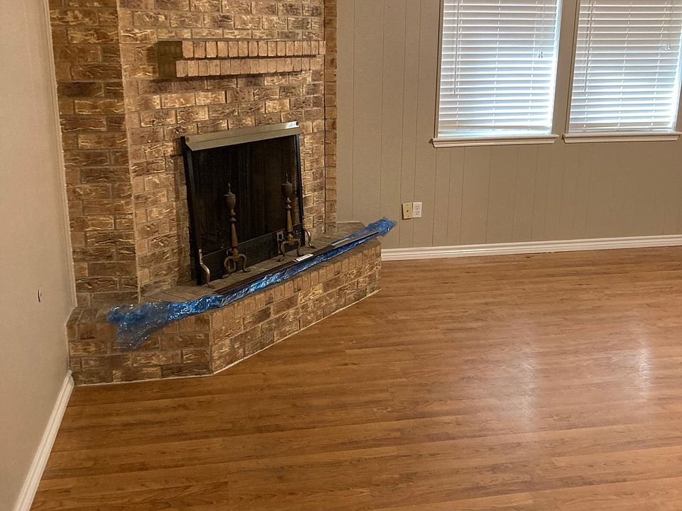 2nd image of 4311 Comanche St