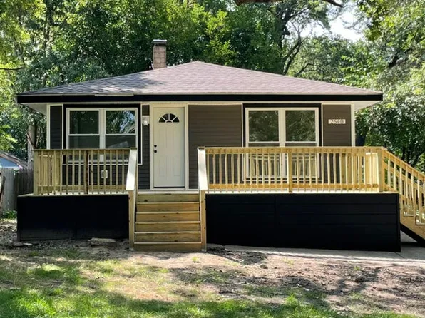 2640 E Oakwood Dr, Gary, IN 46406