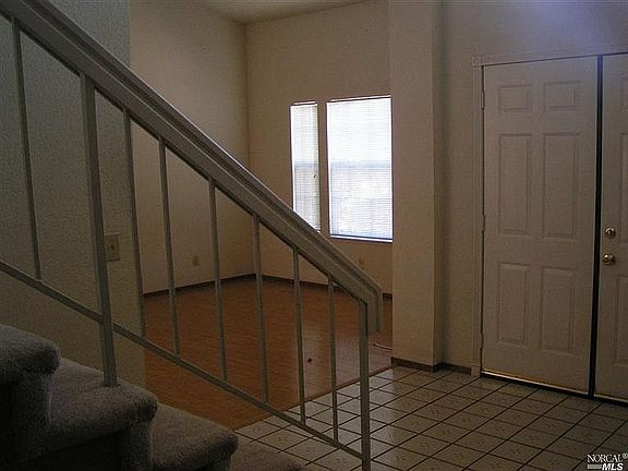 3rd image of 2779 Peppertree Dr
