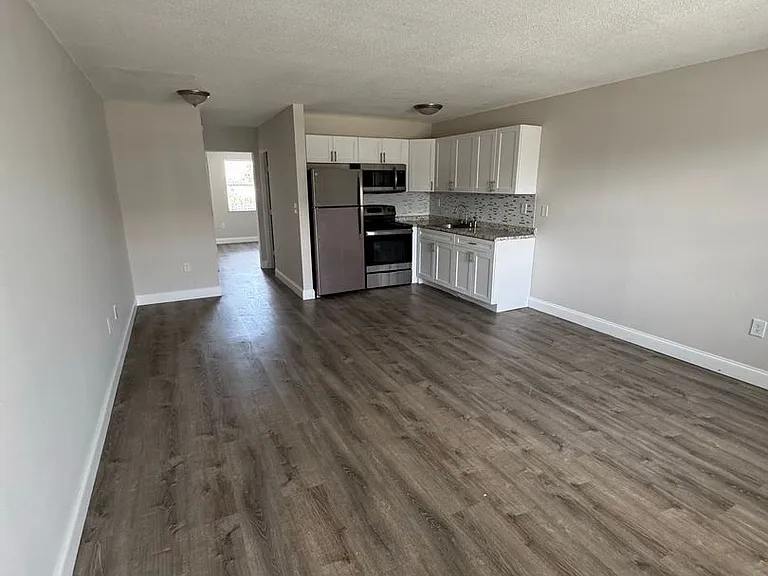 West Palm Lane — Photo 31