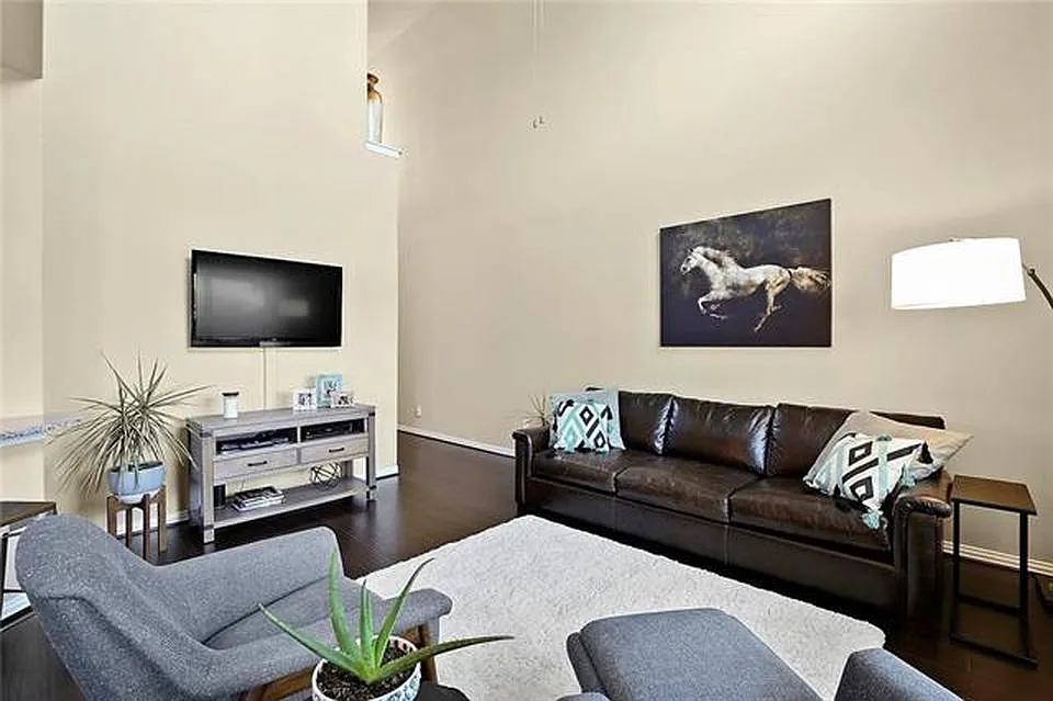 2 bed, 2.5 bath, 1411 sqft, $2,300 — Photo 3