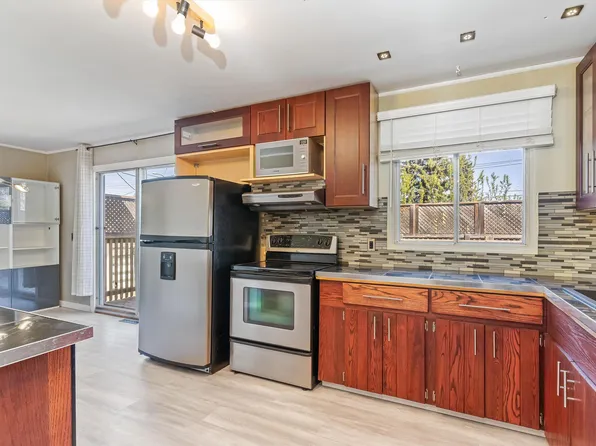 13208 128th Ave NW, Edmonton, AB T5L 3H2