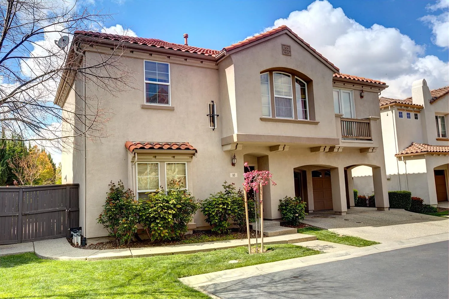 10 Deer Path Pl photo 1