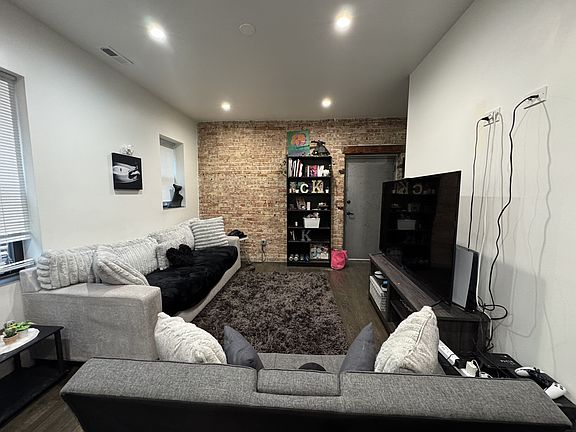 3rd image of 1301 S California Ave #2W