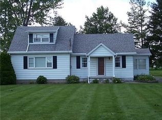 1006 S Lallendorf Rd, Oregon, OH 43616