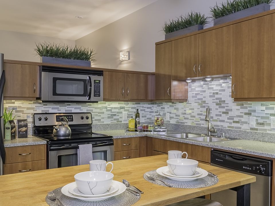 1st image of 889 Date St Unit 139