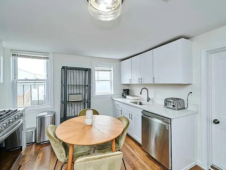 241 E St #3 — Photo 5
