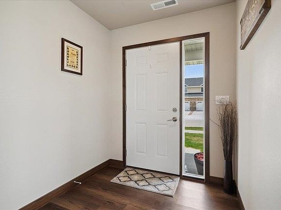 4th image of 902 Creekside Dr