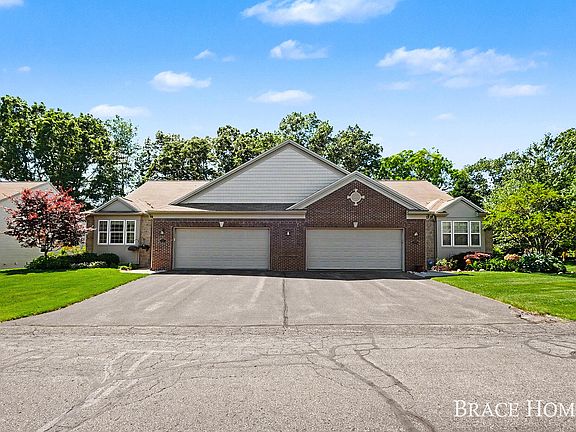 2nd image of 2902 Woodridge Cir NE