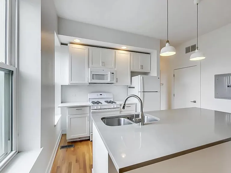 1157 W 18th St #R204 — Photo 2