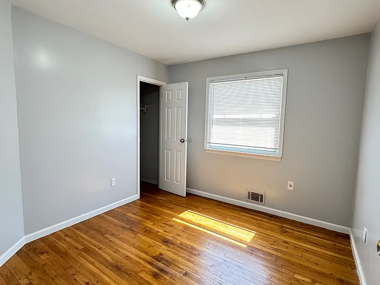 300 Jefferson Ave #1 — Photo 16