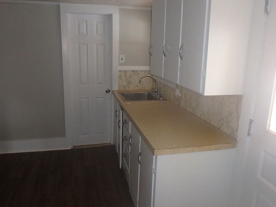 1st image of 160 Holland St APT 3
