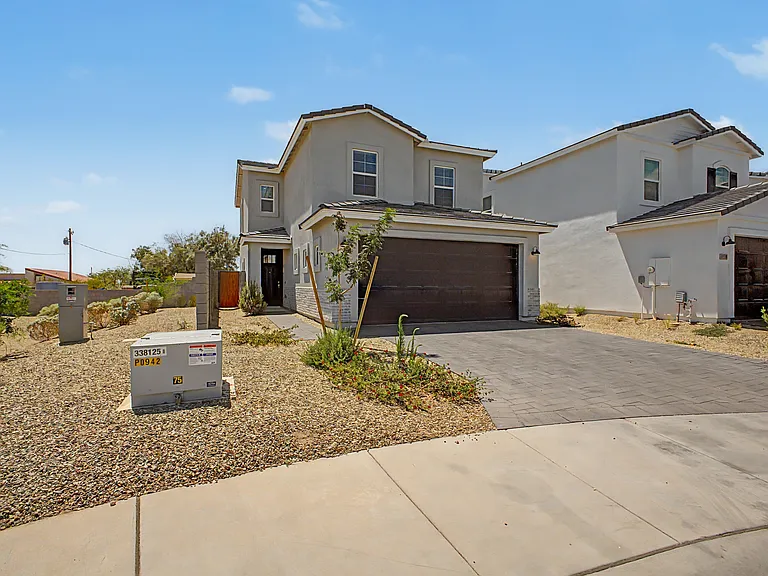 1528 N Pueblo Dr — Photo 2