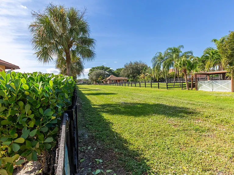 14943 Paddock Dr — Photo 34