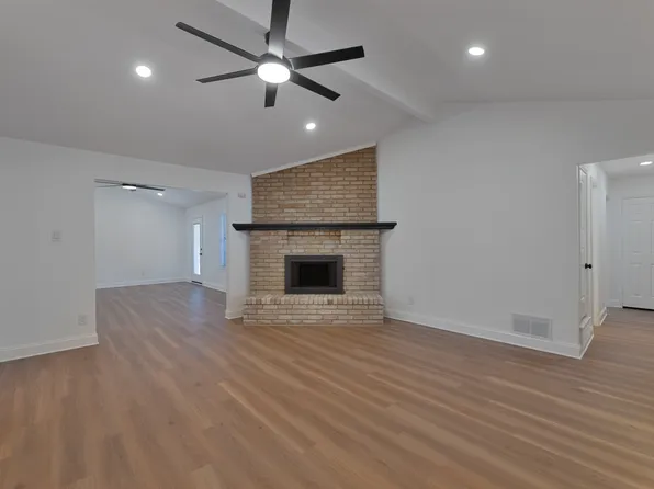 7609 Red Oak St, North Richland Hills, TX 76182