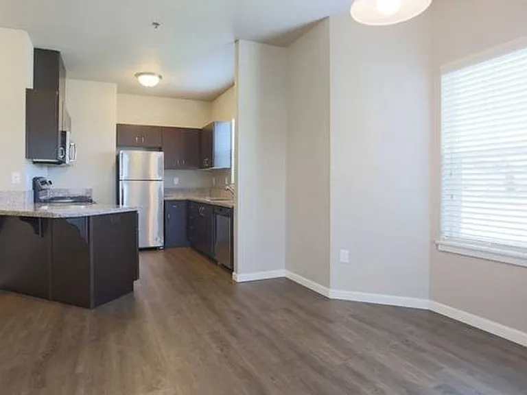 Plumtree Apartments — Photo 52