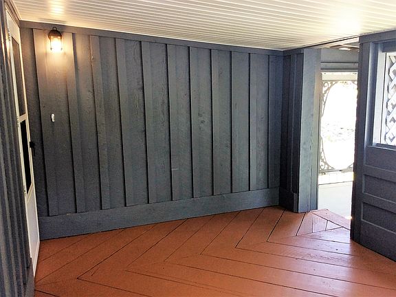 2nd image of 2518 Louise St