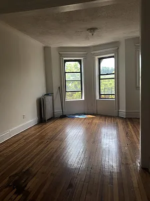 Rented by EXR | media 9
