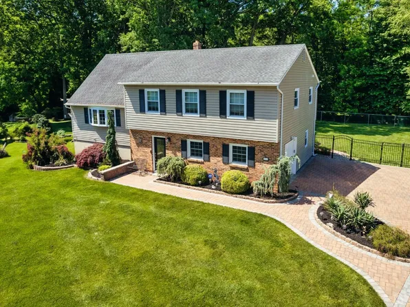 12 Crestwood Dr, Hamilton, NJ 08690