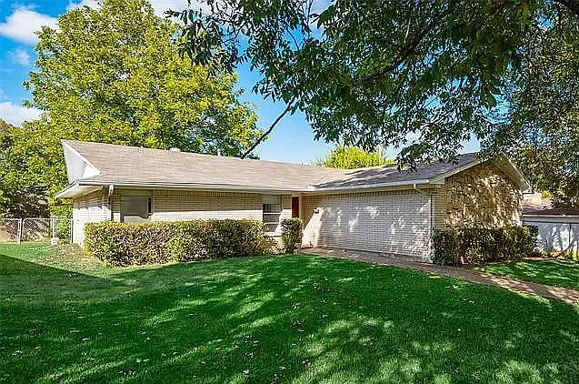 3511 Creek View Dr — Photo 2