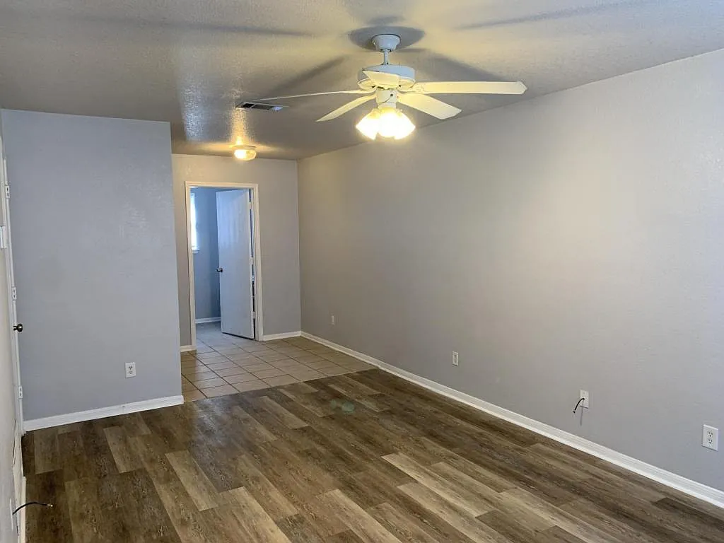 2807 Cantabrian Dr. — Photo 2
