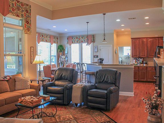 5th image of 1092 Creekwood Cir