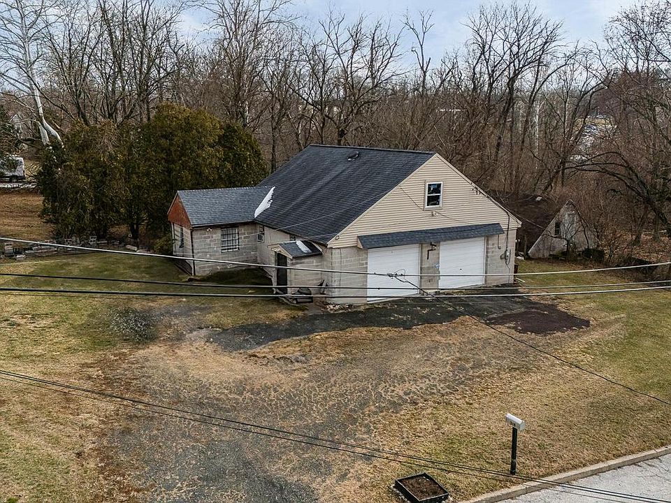 1st image of 318 Bristol Ave #1