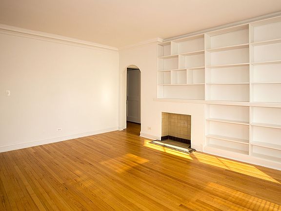 3rd image of 5325 S Hyde Park Blvd APT 3B
