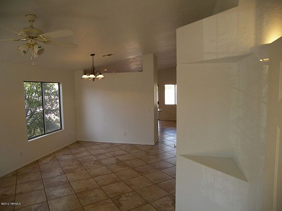 3rd image of 8004 N Siskiyou Dr