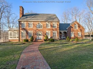 8 Hunter Point Rd, Charleston, WV 25314