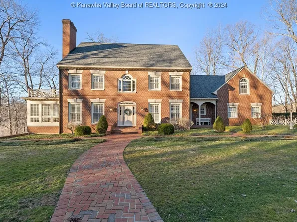 8 Hunter Point Rd, Charleston, WV 25314