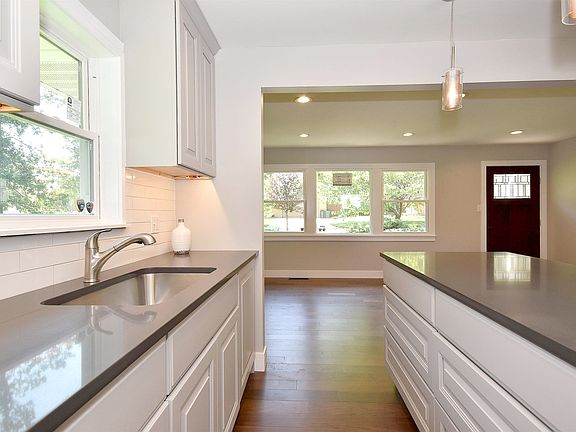 5th image of 146 W Le Moyne Ave