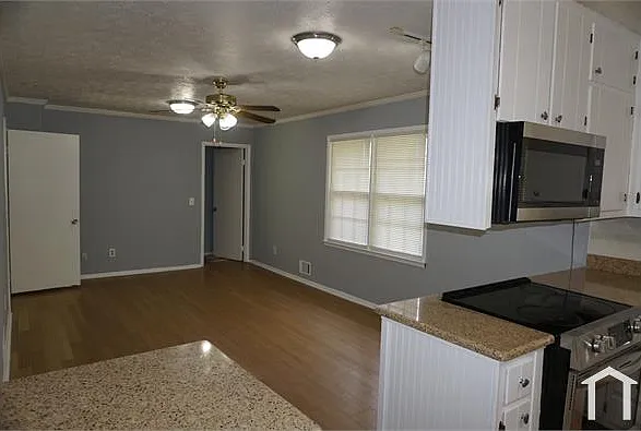1303 Burbank Trl — Photo 18